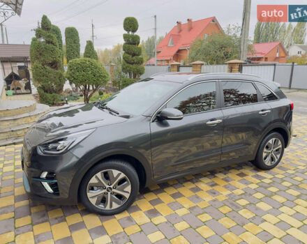 Серый Киа Niro, объемом двигателя 0 л и пробегом 137 тыс. км за 18950 $, фото 3 на Automoto.ua
