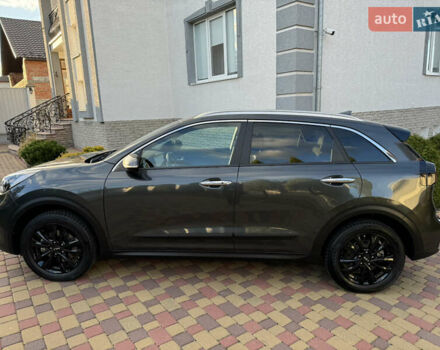 Серый Киа Niro, объемом двигателя 0 л и пробегом 117 тыс. км за 19300 $, фото 4 на Automoto.ua