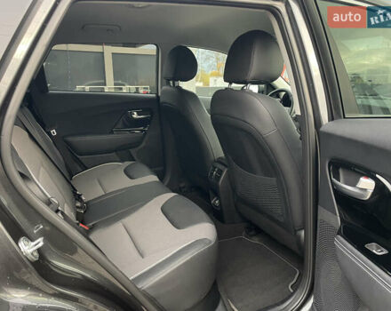 Сірий Кіа Niro, об'ємом двигуна 0 л та пробігом 52 тис. км за 22999 $, фото 62 на Automoto.ua