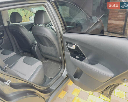 Серый Киа Niro, объемом двигателя 0 л и пробегом 137 тыс. км за 18950 $, фото 30 на Automoto.ua