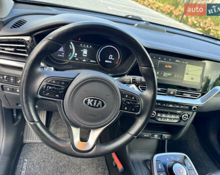 Сірий Кіа Niro, об'ємом двигуна 0 л та пробігом 138 тис. км за 19900 $, фото 29 на Automoto.ua