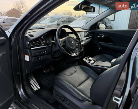 Сірий Кіа Niro, об'ємом двигуна 0 л та пробігом 97 тис. км за 22900 $, фото 33 на Automoto.ua