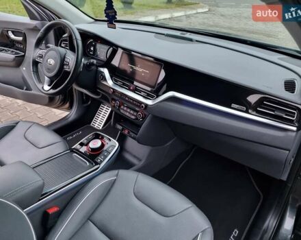 Серый Киа Niro, объемом двигателя 0 л и пробегом 42 тыс. км за 22850 $, фото 38 на Automoto.ua