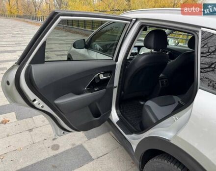 Сірий Кіа Niro, об'ємом двигуна 0 л та пробігом 101 тис. км за 19300 $, фото 29 на Automoto.ua