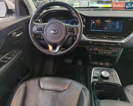 Серый Киа Niro, объемом двигателя 0 л и пробегом 117 тыс. км за 19500 $, фото 4 на Automoto.ua