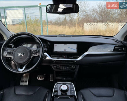 Серый Киа Niro, объемом двигателя 0 л и пробегом 82 тыс. км за 22900 $, фото 57 на Automoto.ua