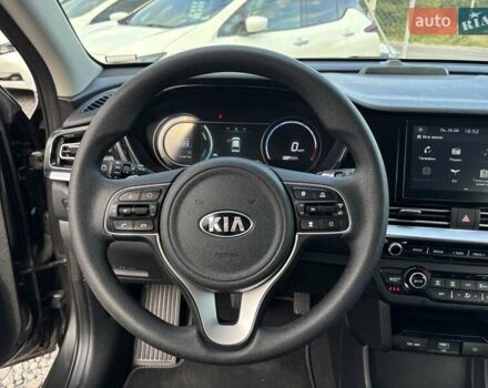Серый Киа Niro, объемом двигателя 0 л и пробегом 52 тыс. км за 20750 $, фото 15 на Automoto.ua
