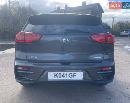 Сірий Кіа Niro, об'ємом двигуна 0 л та пробігом 140 тис. км за 18500 $, фото 8 на Automoto.ua