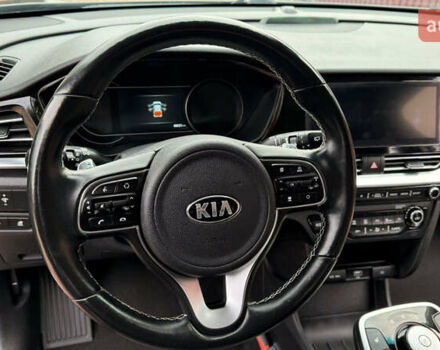 Серый Киа Niro, объемом двигателя 0 л и пробегом 88 тыс. км за 19700 $, фото 23 на Automoto.ua