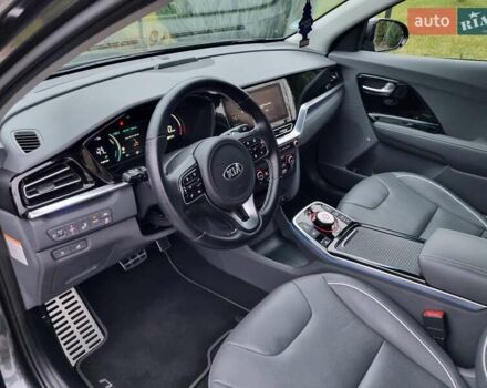Серый Киа Niro, объемом двигателя 0 л и пробегом 42 тыс. км за 22850 $, фото 24 на Automoto.ua
