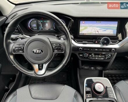 Сірий Кіа Niro, об'ємом двигуна 0 л та пробігом 101 тис. км за 19300 $, фото 23 на Automoto.ua