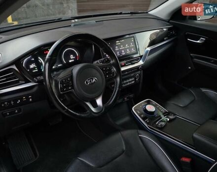 Сірий Кіа Niro, об'ємом двигуна 0 л та пробігом 136 тис. км за 18899 $, фото 20 на Automoto.ua