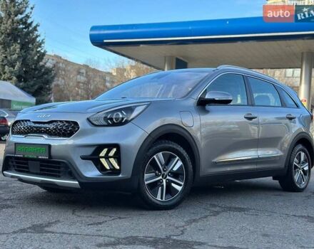 Серый Киа Niro, объемом двигателя 1.6 л и пробегом 57 тыс. км за 24900 $, фото 2 на Automoto.ua