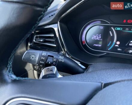Серый Киа Niro, объемом двигателя 0 л и пробегом 67 тыс. км за 23400 $, фото 39 на Automoto.ua