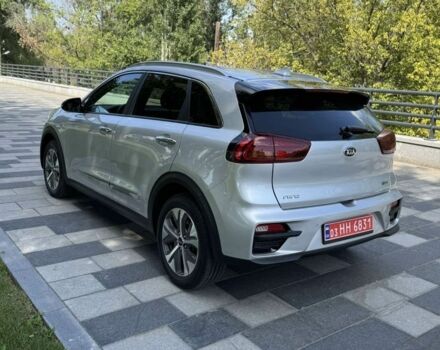 Серый Киа Niro, объемом двигателя 2 л и пробегом 98 тыс. км за 19200 $, фото 4 на Automoto.ua
