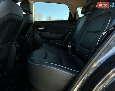 Сірий Кіа Niro, об'ємом двигуна 0 л та пробігом 100 тис. км за 21900 $, фото 72 на Automoto.ua
