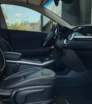 Серый Киа Niro, объемом двигателя 0 л и пробегом 32 тыс. км за 23500 $, фото 40 на Automoto.ua