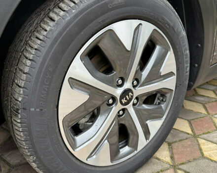 Сірий Кіа Niro, об'ємом двигуна 0 л та пробігом 50 тис. км за 22300 $, фото 31 на Automoto.ua