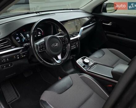 Серый Киа Niro, объемом двигателя 0 л и пробегом 142 тыс. км за 17999 $, фото 24 на Automoto.ua