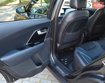 Сірий Кіа Niro, об'ємом двигуна 0 л та пробігом 99 тис. км за 22880 $, фото 27 на Automoto.ua