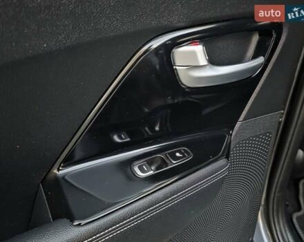 Сірий Кіа Niro, об'ємом двигуна 0 л та пробігом 136 тис. км за 18899 $, фото 28 на Automoto.ua