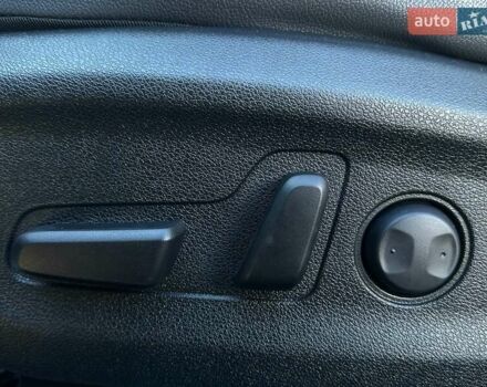 Серый Киа Niro, объемом двигателя 0 л и пробегом 54 тыс. км за 23900 $, фото 3 на Automoto.ua