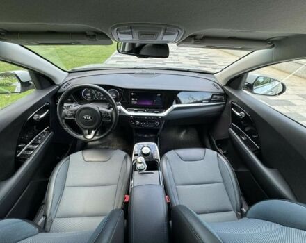 Серый Киа Niro, объемом двигателя 2 л и пробегом 98 тыс. км за 19200 $, фото 10 на Automoto.ua
