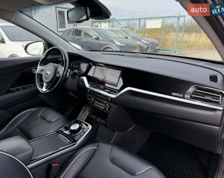 Серый Киа Niro, объемом двигателя 0 л и пробегом 82 тыс. км за 22900 $, фото 94 на Automoto.ua