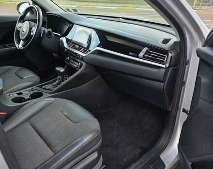 Серый Киа Niro, объемом двигателя 1.58 л и пробегом 55 тыс. км за 23500 $, фото 19 на Automoto.ua