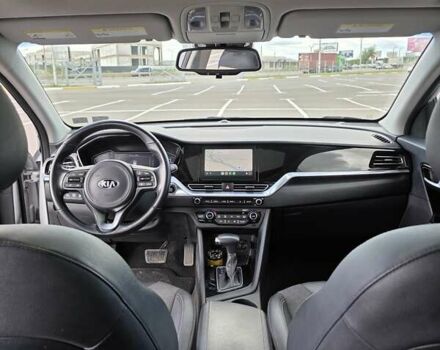 Серый Киа Niro, объемом двигателя 1.58 л и пробегом 55 тыс. км за 23500 $, фото 17 на Automoto.ua
