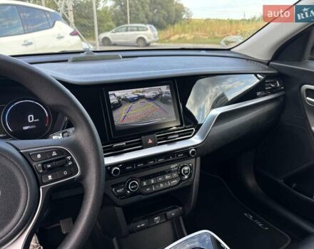 Серый Киа Niro, объемом двигателя 0 л и пробегом 52 тыс. км за 20750 $, фото 23 на Automoto.ua
