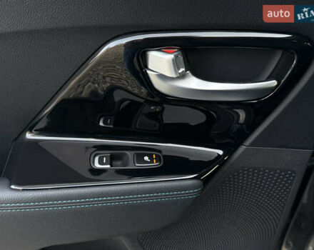 Сірий Кіа Niro, об'ємом двигуна 0 л та пробігом 97 тис. км за 22900 $, фото 7 на Automoto.ua