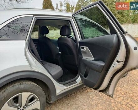 Сірий Кіа Niro, об'ємом двигуна 1.58 л та пробігом 115 тис. км за 19800 $, фото 18 на Automoto.ua