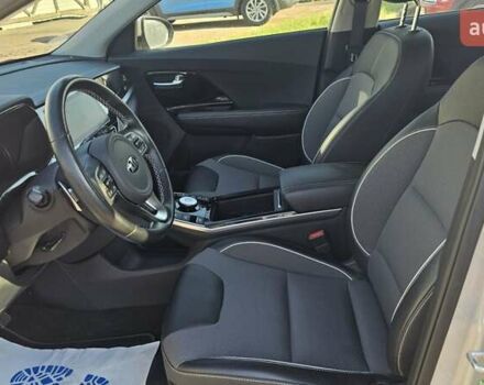 Серый Киа Niro, объемом двигателя 0 л и пробегом 39 тыс. км за 22700 $, фото 7 на Automoto.ua