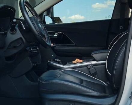 Серый Киа Niro, объемом двигателя 0 л и пробегом 32 тыс. км за 23500 $, фото 28 на Automoto.ua