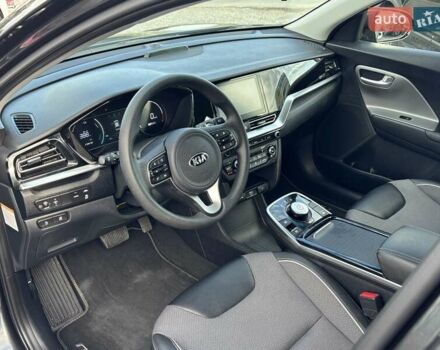 Серый Киа Niro, объемом двигателя 0 л и пробегом 52 тыс. км за 20750 $, фото 12 на Automoto.ua