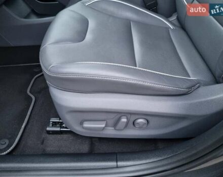 Серый Киа Niro, объемом двигателя 0 л и пробегом 42 тыс. км за 22850 $, фото 23 на Automoto.ua