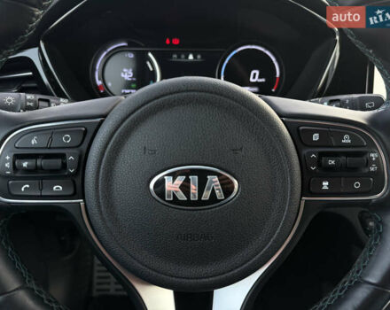 Сірий Кіа Niro, об'ємом двигуна 0 л та пробігом 97 тис. км за 22900 $, фото 40 на Automoto.ua