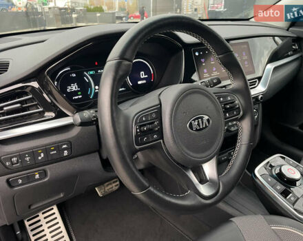 Сірий Кіа Niro, об'ємом двигуна 0 л та пробігом 52 тис. км за 22999 $, фото 55 на Automoto.ua