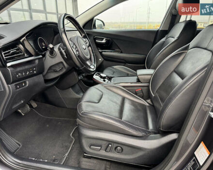Серый Киа Niro, объемом двигателя 0 л и пробегом 147 тыс. км за 18450 $, фото 39 на Automoto.ua