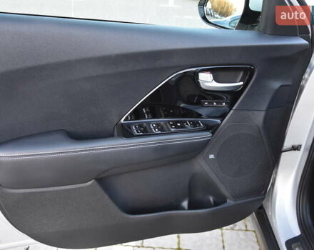 Серый Киа Niro, объемом двигателя 0 л и пробегом 23 тыс. км за 24590 $, фото 12 на Automoto.ua