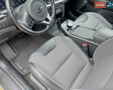 Серый Киа Niro, объемом двигателя 0 л и пробегом 137 тыс. км за 18450 $, фото 26 на Automoto.ua