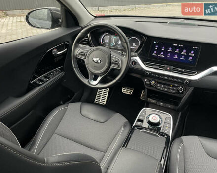 Сірий Кіа Niro, об'ємом двигуна 0 л та пробігом 52 тис. км за 22999 $, фото 35 на Automoto.ua