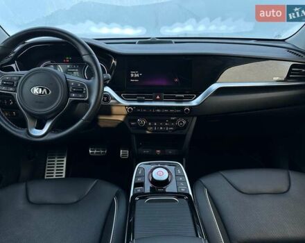 Серый Киа Niro, объемом двигателя 0 л и пробегом 54 тыс. км за 23900 $, фото 40 на Automoto.ua