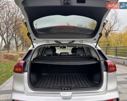 Сірий Кіа Niro, об'ємом двигуна 0 л та пробігом 101 тис. км за 19300 $, фото 30 на Automoto.ua