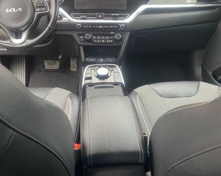 Серый Киа Niro, объемом двигателя 0 л и пробегом 54 тыс. км за 19999 $, фото 25 на Automoto.ua