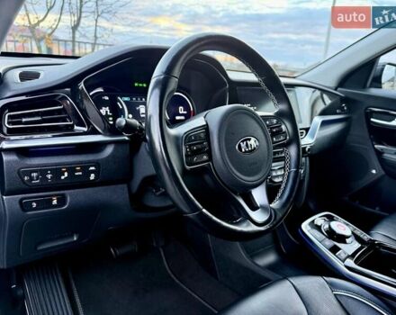 Киа Niro 2021 в Бердичеве на Automoto.ua Серый Киа Niro, объемом двигателя 0 л и пробегом 82 тыс. км за 19250 $, фото 53 на Automoto.ua