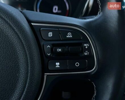 Сірий Кіа Niro, об'ємом двигуна 0 л та пробігом 37 тис. км за 23600 $, фото 9 на Automoto.ua