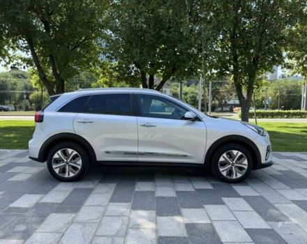 Серый Киа Niro, объемом двигателя 2 л и пробегом 98 тыс. км за 19200 $, фото 1 на Automoto.ua