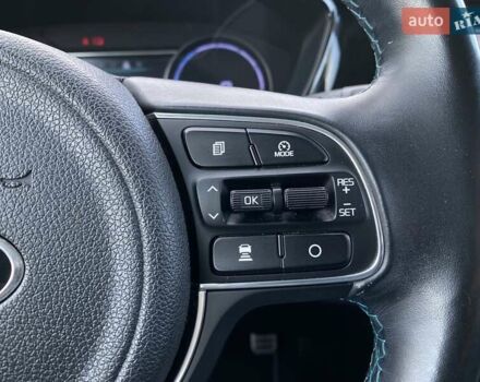 Серый Киа Niro, объемом двигателя 0 л и пробегом 66 тыс. км за 24200 $, фото 3 на Automoto.ua